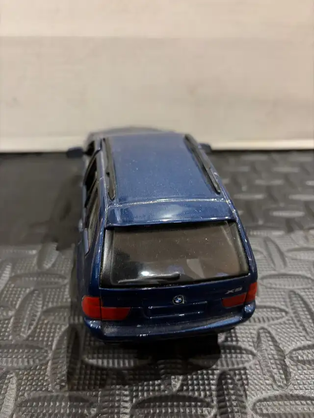 Maisto BMW X5 1:24 Scale Diecast Model Car - Dark Blue SUV | Arts ...