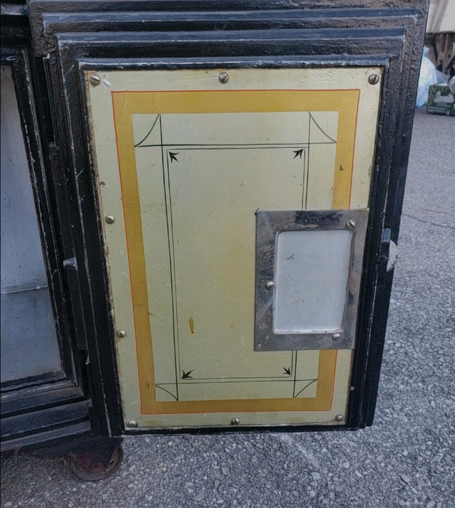 Antique Safe with Working combination lock in Arts & Collectibles in City of Toronto - Image 4
