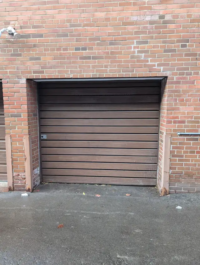 Private Locked Garage for Rent – Spadina/Bloor (40 Walmer Rd) in Storage & Parking for Rent in City of Toronto - Image 2