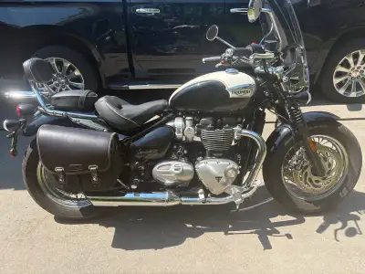 2020 Speedmaster with over $2500 of upgrades. Triumph panniers, windshield, comfort rider and passen...