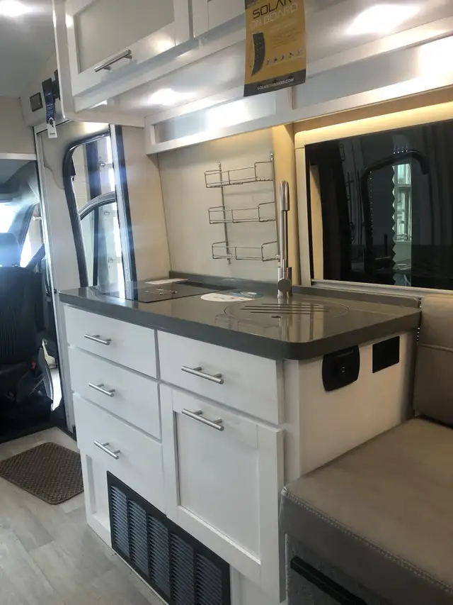 2020 Coachmen Beyond 22D-EB Eco Boost in RVs & Motorhomes in Laval / North Shore - Image 3