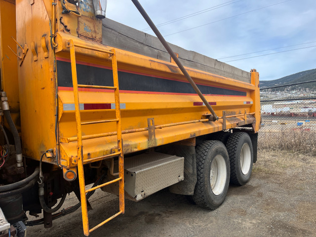 Volvo Dump Truck in Heavy Trucks in Williams Lake - Image 3