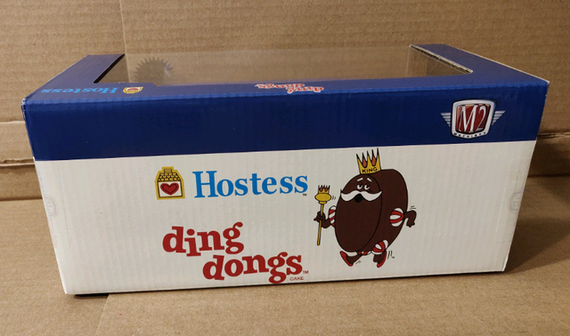 M2 Machines Hostess VW Volkswagen Van Chase 1/750 1:24 diecast in Toys & Games in City of Toronto - Image 4