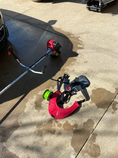Honda 4-stroke Trimmer + free Stihl trimmer, View more