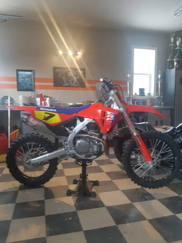 2025 KTM 300 SX and 2025 Honda CRF450R in Dirt Bikes & Motocross in Sudbury - Image 5