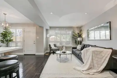 North York . York Mills & Don Valley 优质半独立屋整租｜首次出租｜6房卫｜双车位 位于 North York & Don Valley 成熟社区，生活便利，交通发达...