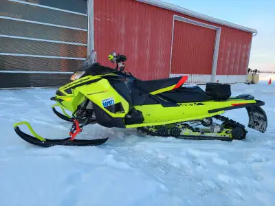 I'm selling a 2020 Skidoo Renegade X 850 E-TEC with low kilometers, perfect for hitting the trails t...