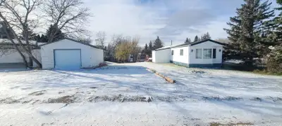 The Chimo Beach Resort property you've been waiting for! Situated on an oversized 8341 sq ft pie lot...