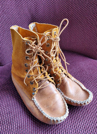 Vintage Unisex Moccasin Mukluks Lace Up Leather Boots