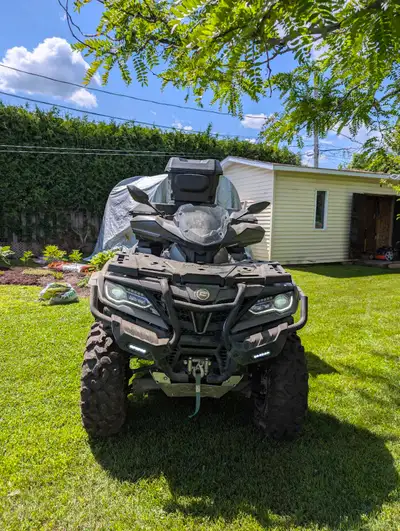 CF moto overland 1000 2022 2 places avec seulement 350km vient complètement équipé avec gros compart...