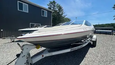 1990 Bayliner Capri Bowrider with a Merccruiser 4.3 Inboard engine. Boat has been very well maintain...