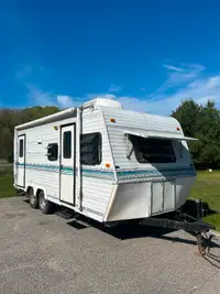 22 foot Premiere Travel Trailer 1998 in excellent condition