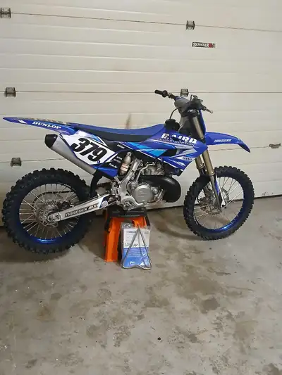 Yamaha yz 250 two stroke 2023 model mint condition Only 3 hours of run time Break in is done Always...