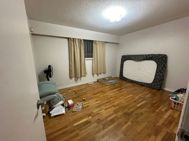 Urgent Room Shared for two months in Short Term Rentals in Vancouver