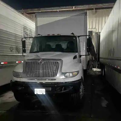 Looking to hiring drivers who can drive a straight truck in Calgary AB Straight box truck 26-30 foot...