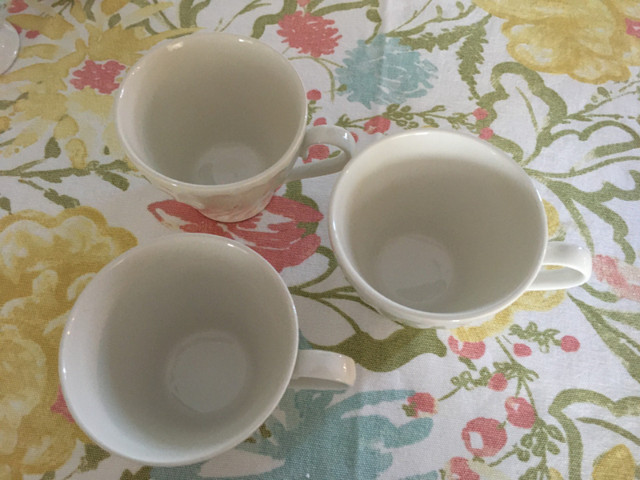 Vaisselle blanche pour café ou thé dans Vaisselle et articles de cuisine  à Laval/Rive Nord
