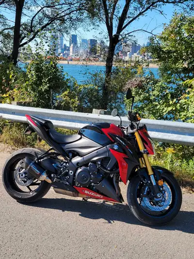 ***PAS PRESSÉ À VENDRE*** Moto Suzuki GSX-S1000 2018 acheté en juin 2020, garantie encore jusqu'à fi...