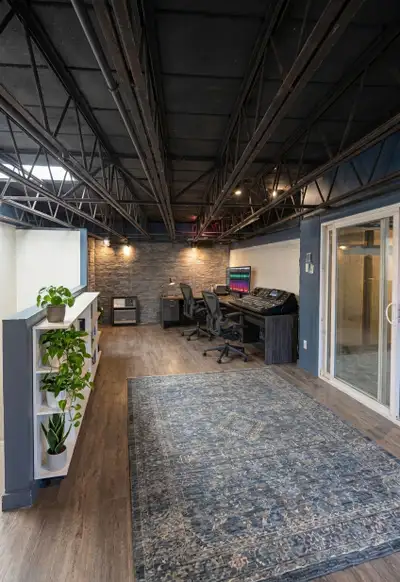 "Suite 134-105 – Loft-Style Creative Studio with Private Room CA$2,300/month Call: 905-588-4907 Emai...