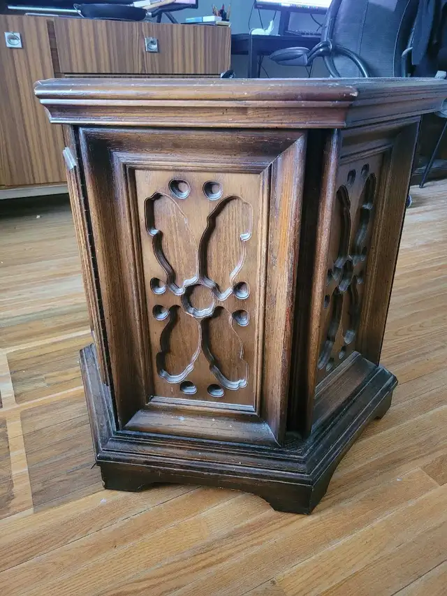 Wooden side tables in Coffee Tables in City of Toronto - Image 3