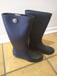 UGG Women's Shelby Rain Boots - size 7 - BRAND NEW!