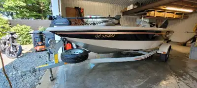Bateau Princecraft 17,9 pieds, équipé d'un moteur 115 hp Mercury, moteur électrique motorguide, remo...