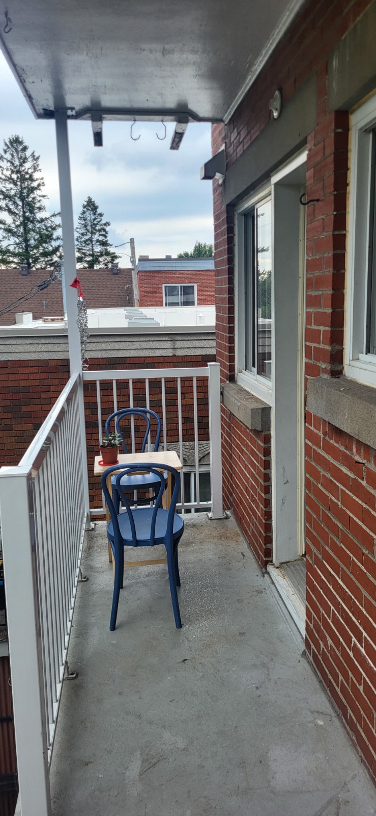 3 et demi , Parc extension, dispo maintenant — photo 2