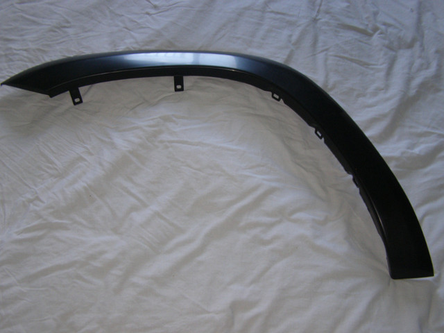 NEUF Moulure Aile Toyota Rav4 2006 - 2012 Fender Flare Moulding dans Pièces de carrosserie  à Longueuil/Rive Sud