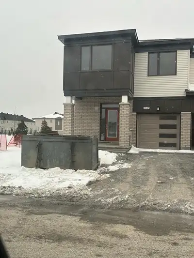 End unit with one side park 3 bedroom (2 bathrooms ) with finished basement ( 1 additional bathroom)...