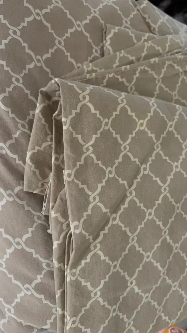 King Size bedding. Complete in Bedding in Kitchener / Waterloo - Image 3