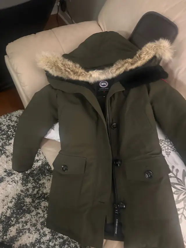 CANADA GOOSE  MEDIUM JACKET in Women's - Tops & Outerwear in Ottawa - Image 11