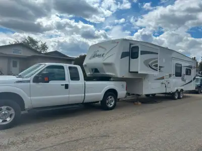 This 5th wheel has a great layout and has been taken care of. - new tires and brakes 3 years ago - a...