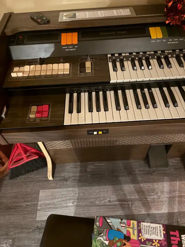 Bontempi Organ in Pianos & Keyboards in Calgary - Image 4