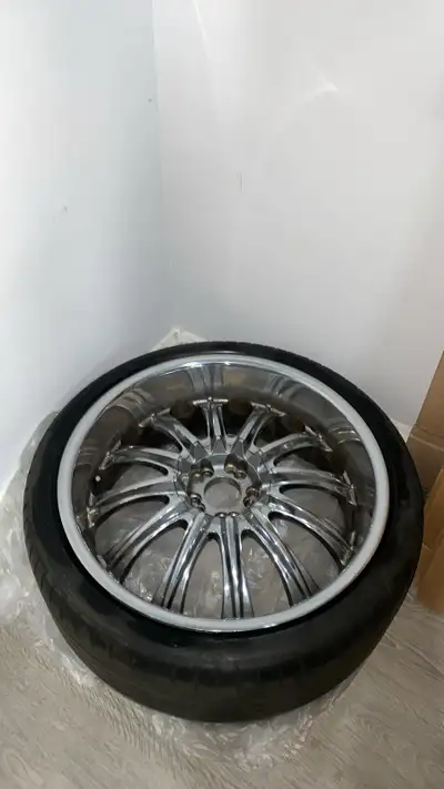 Enhance your ride with this Strada 22 Inch 5 x 114.5 wheel and tire combo, perfect for adding a touc...