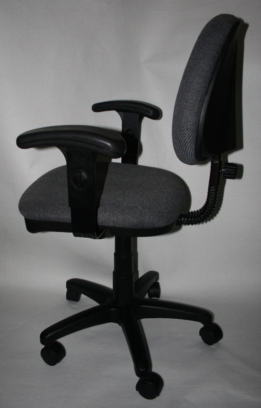 OFFICE CHAIR in Chairs & Recliners in Kingston - Image 3
