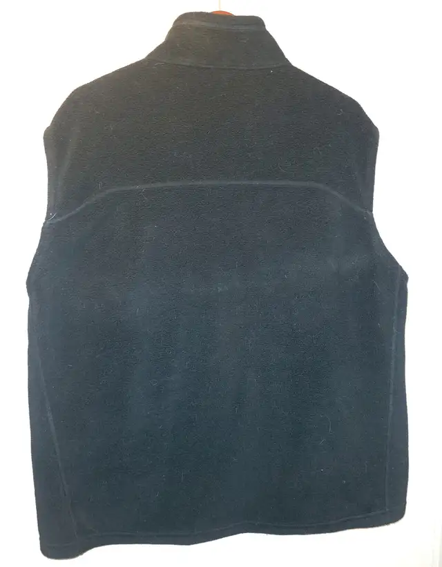 Patagonia fleece vest A-XL / Hoodie A-M / shirt A-XL in Arts & Collectibles in Red Deer - Image 3