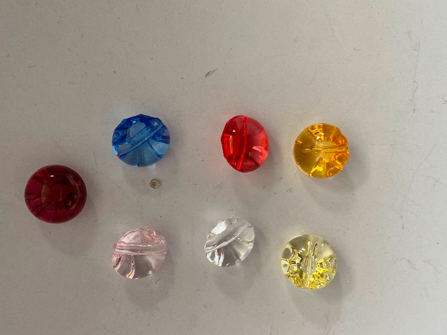 Lots buttons in Hobbies & Crafts in Calgary - Image 2