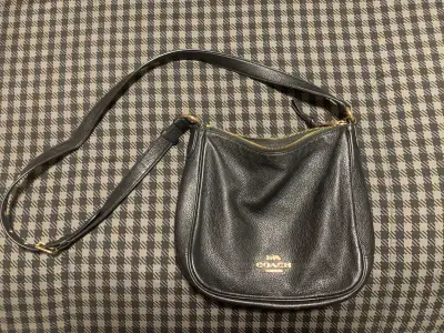Coach Leather Crossbody Bag, 20$ OBO. No scratched, scuffs, or stains. Pick up off of Whyte Ave.