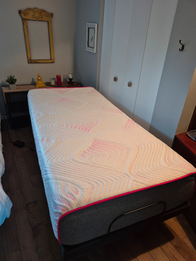 Lit simple électrique comme neuf dans Lits et matelas  à Sherbrooke