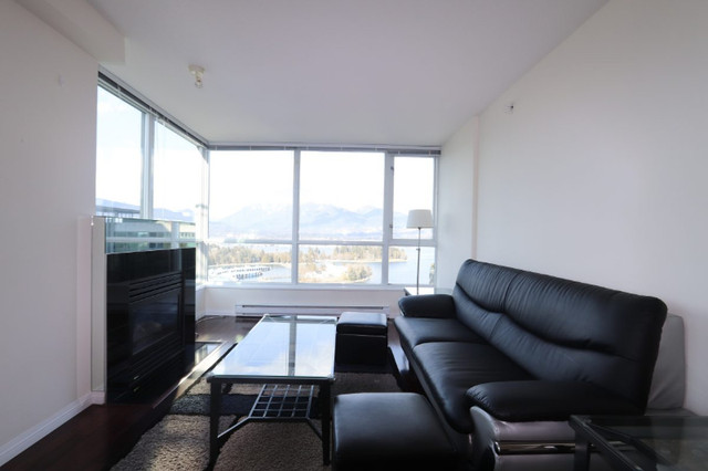 Immediate Move-In: Fully Furnished Bedroom in Downtown in Room Rentals & Roommates in Vancouver - Image 3