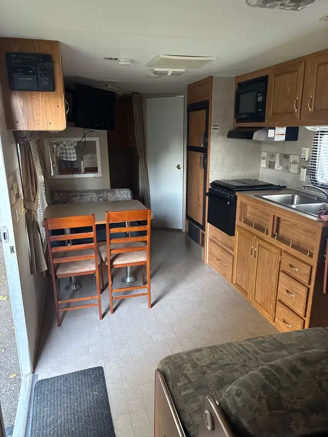 2005 Fleetwood Pioneer Travel Trailer in Travel Trailers & Campers in Cranbrook - Image 6