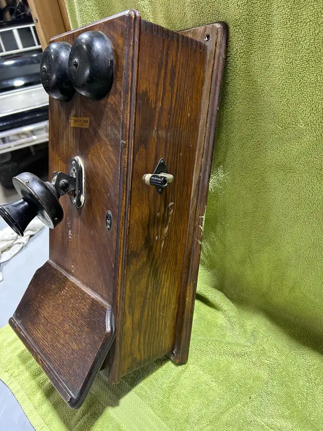 vintage cn clock 