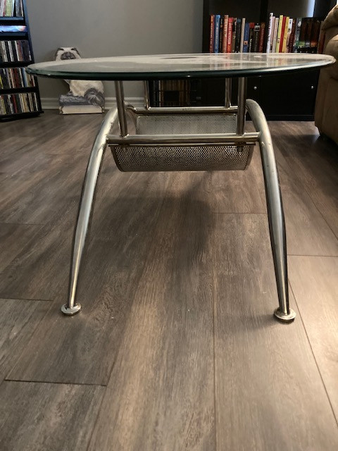 Glass coffee table in Coffee Tables in Markham / York Region - Image 3