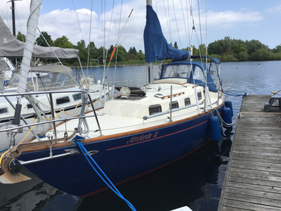 450-500 hours on the Yanmar diesel, Is in mint condition. Two burner alcohol stove. Folding cradle a...