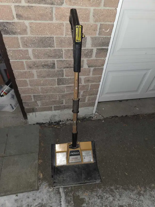 Noma Electric Snow Shovel in Snowblowers in City of Toronto - Image 2