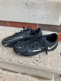 Youth Soccer Cleat 5Y