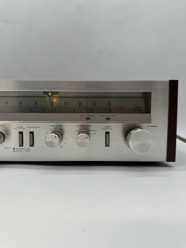 Pioneer SX-3400 Vintage AM/FM Stereo Receiver Made in Japan  in Stereo Systems & Home Theatre in City of Toronto - Image 4