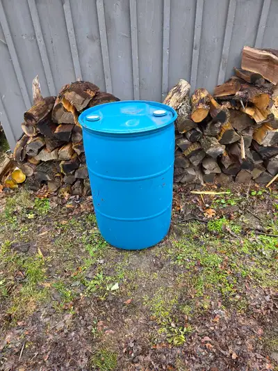 55 gallon plastic drum Had windshield washer fluid in it. Both caps included $10 Pick up in st.willi...