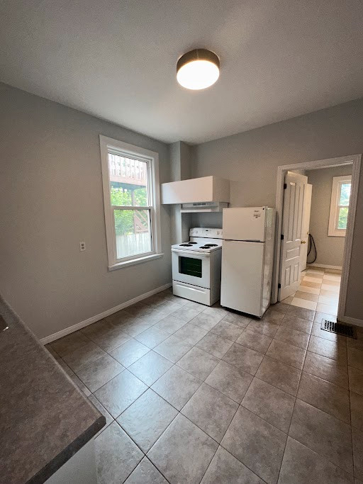 Newly Renovated 2 bedroom/ 1 bathroom House For Rent In Hamilton Long