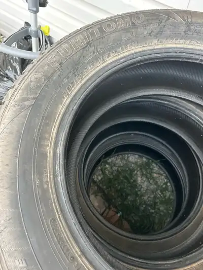 These pre-owned Sumitomo 235/65R18 106H M+S tires are ready to hit the road and provide reliable tra...