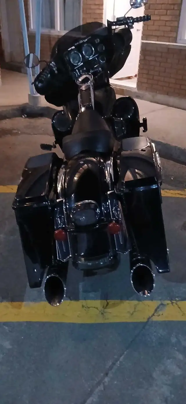 2011 harley davidson flhtc in Street, Cruisers & Choppers in Cornwall - Image 3